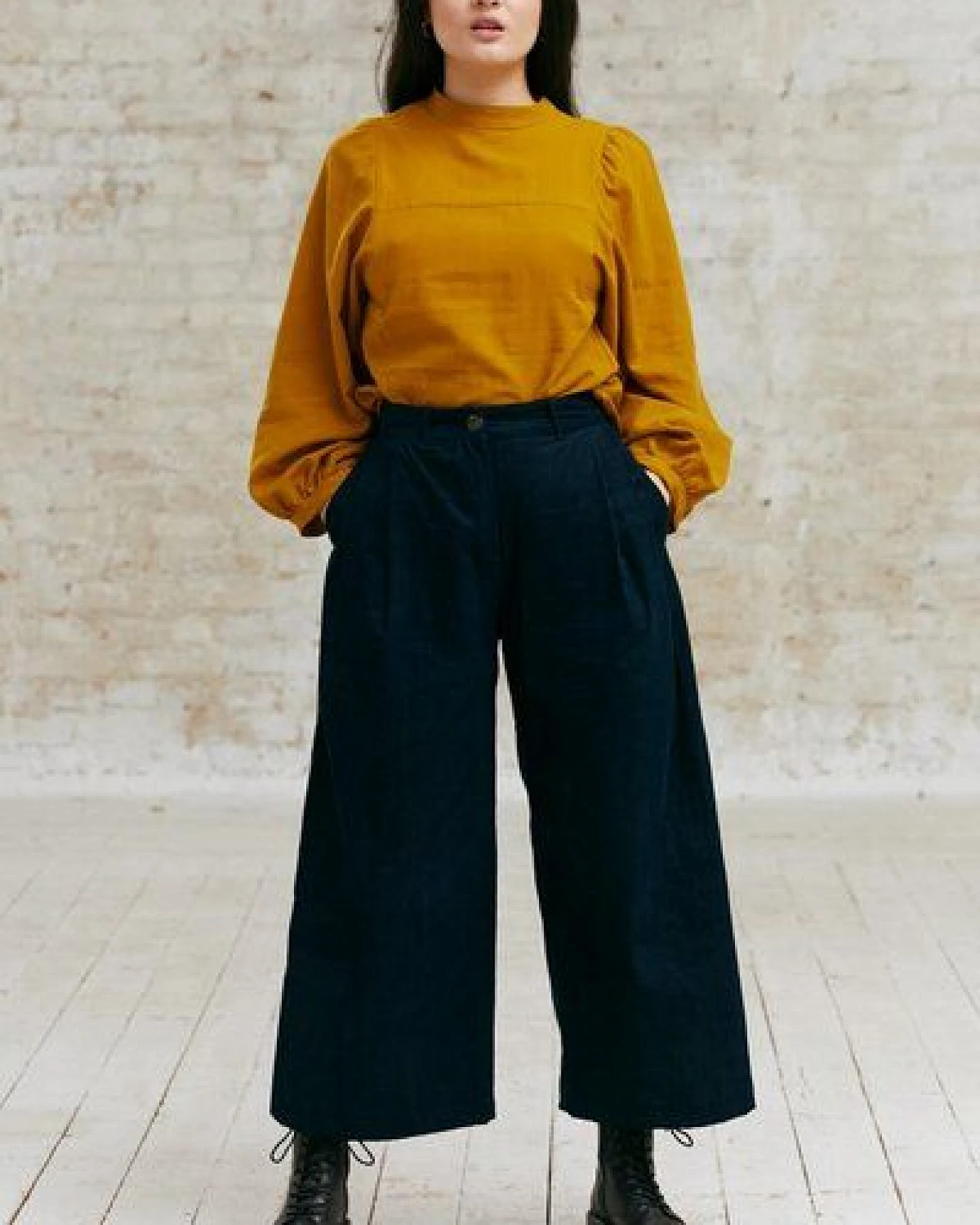 Jyoti - Fair Works Bio-Baumwollcord Culotte Awasi – Ansicht 3