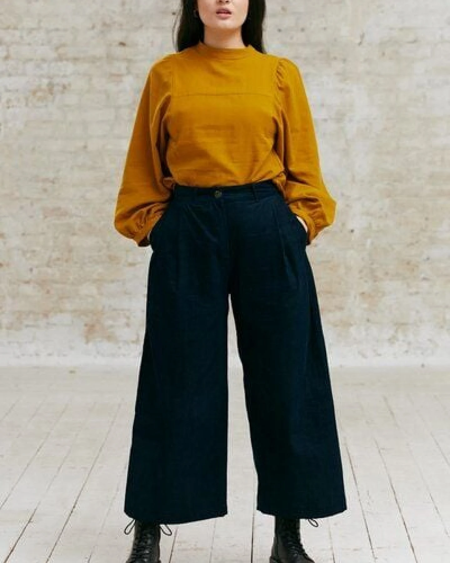 Jyoti - Fair Works Bio-Baumwollcord Culotte Awasi – Ansicht 3