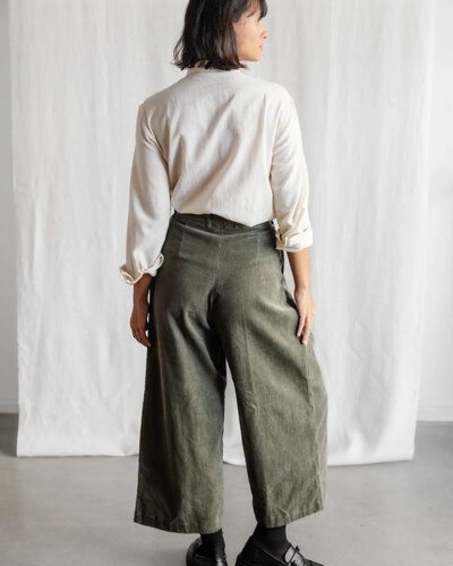 Jyoti - Fair Works Bio-Baumwollcord Culotte Awasi – Ansicht 2