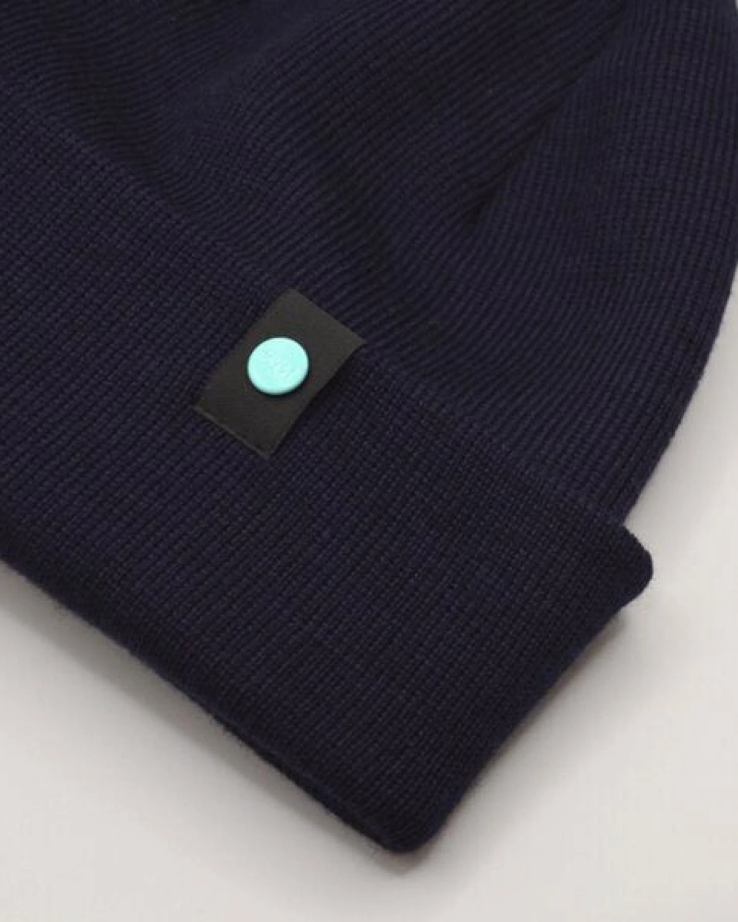 wysf. | what you stand for. kurze Mütze, Bio-Merinowolle, Made in Deutschland, Unisex, Feinstrick – Ansicht 4