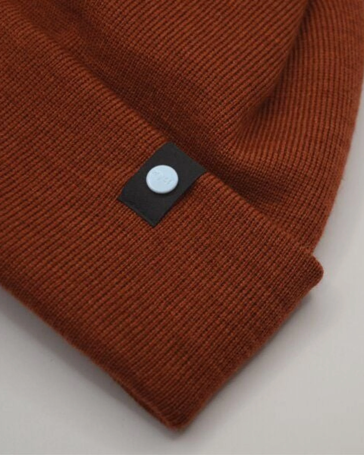 wysf. | what you stand for. kurze Mütze, Bio-Merinowolle, Made in Deutschland, Unisex, Feinstrick – Ansicht 4