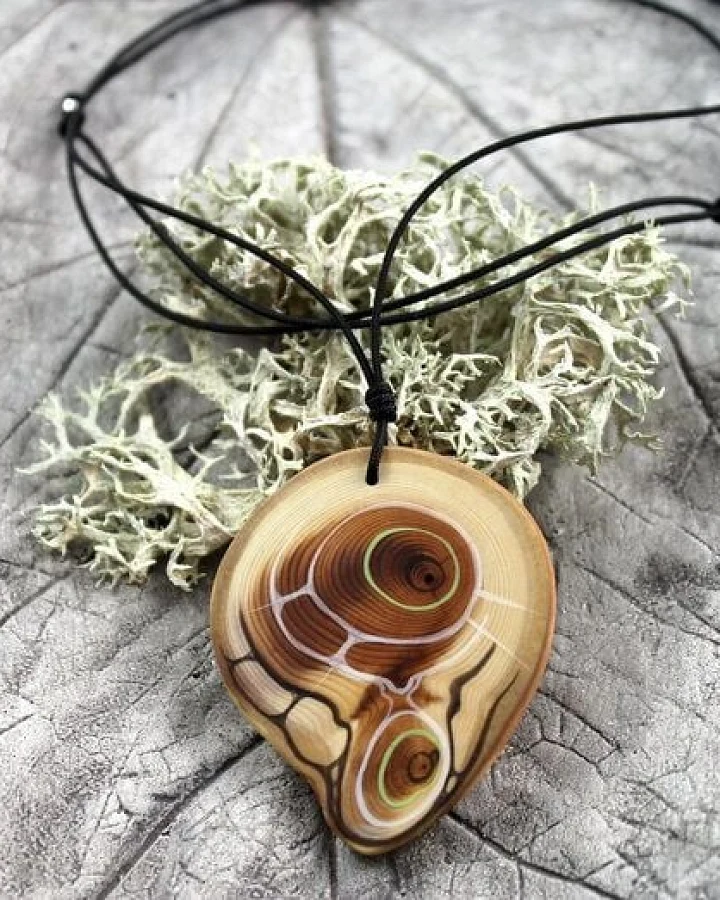 Naturlieb Element Erde Halsband - Amulett aus Eibenholz