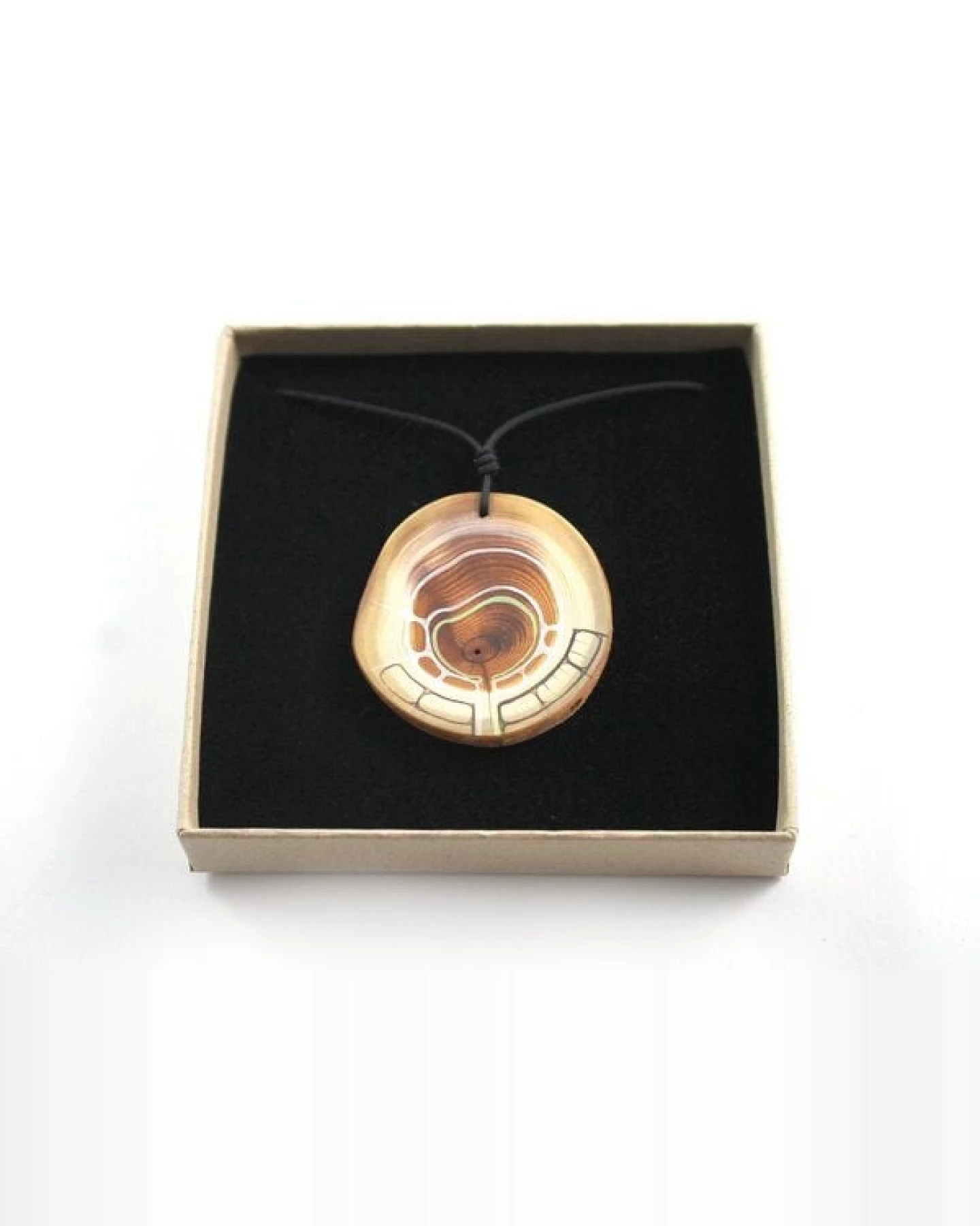 Naturlieb Element Erde Halsband - Amulett aus Eibenholz – Ansicht 4