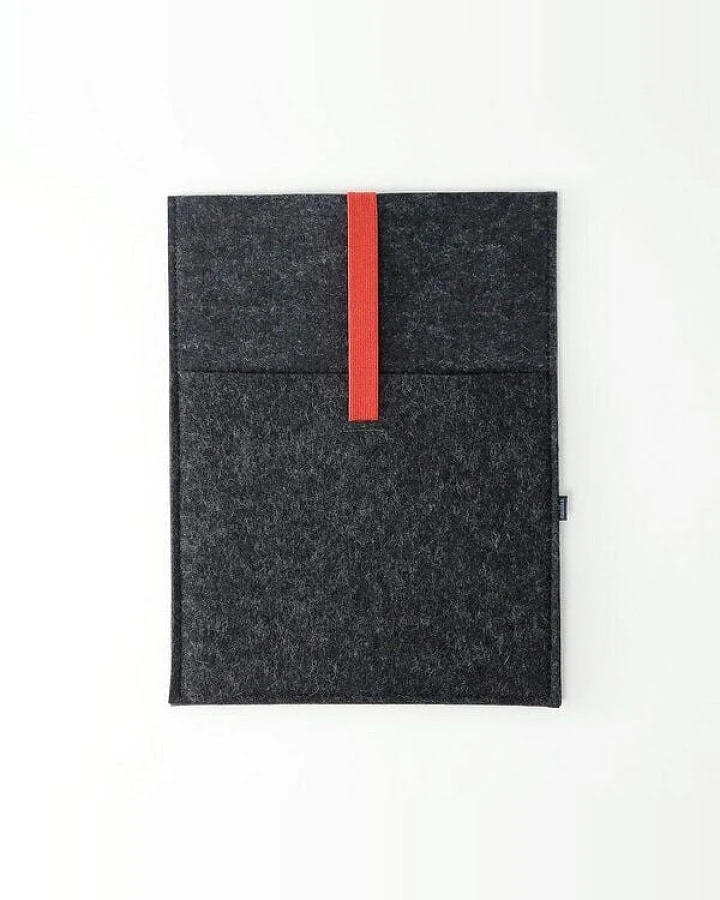 matilda k. manufaktur Minimalistische Laptophülle aus Wollfilz 'max' mit Einsteckfach