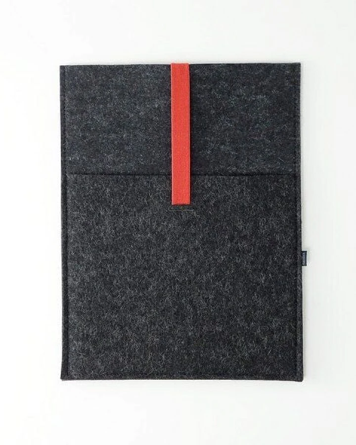 matilda k. manufaktur Minimalistische Laptophülle aus Wollfilz 'max' mit Einsteckfach