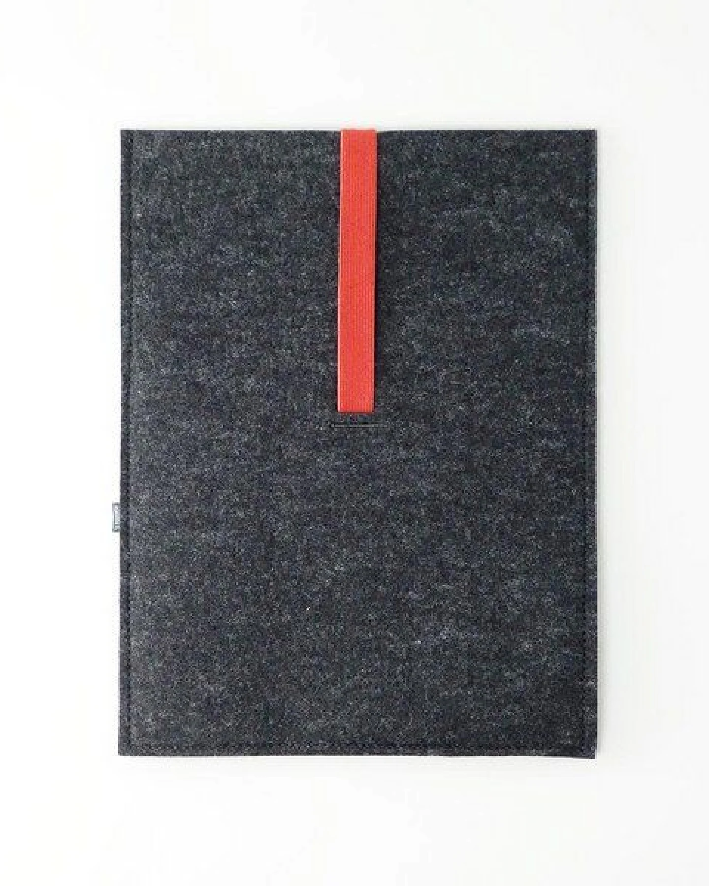 matilda k. manufaktur Minimalistische Laptophülle aus Wollfilz 'max' mit Einsteckfach – Ansicht 3