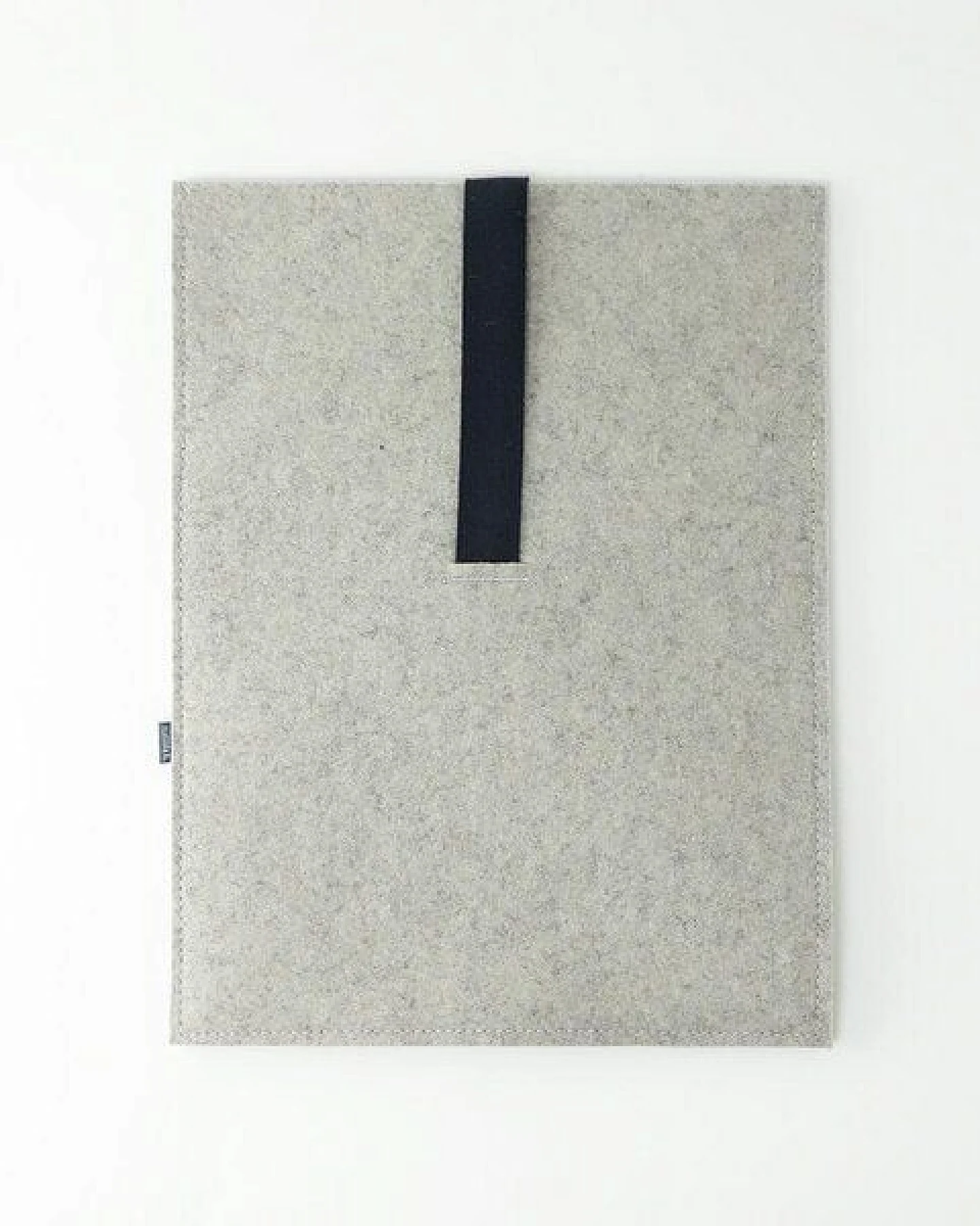 matilda k. manufaktur Minimalistische Laptophülle aus Wollfilz 'max' mit Einsteckfach – Ansicht 3