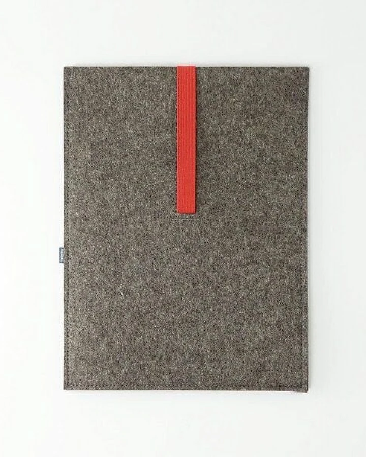 matilda k. manufaktur Minimalistische Laptophülle aus Wollfilz 'max' mit Einsteckfach