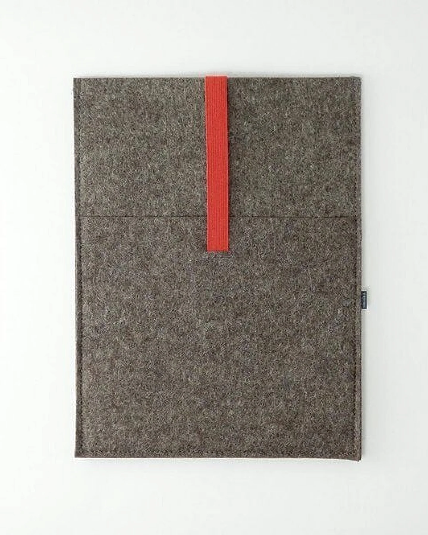 matilda k. manufaktur Minimalistische Laptophülle aus Wollfilz 'max' mit Einsteckfach – Ansicht 3