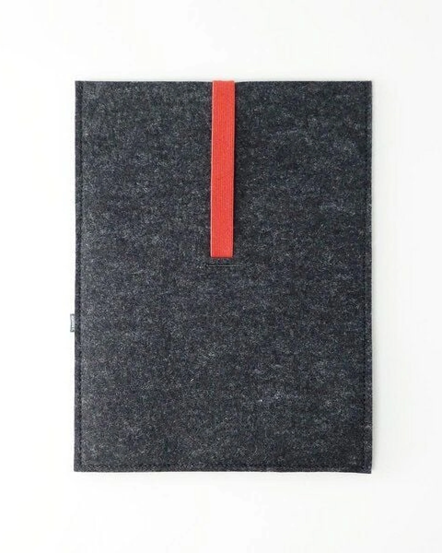matilda k. manufaktur Minimalistische Laptophülle aus Wollfilz 'max' mit Einsteckfach – Ansicht 3