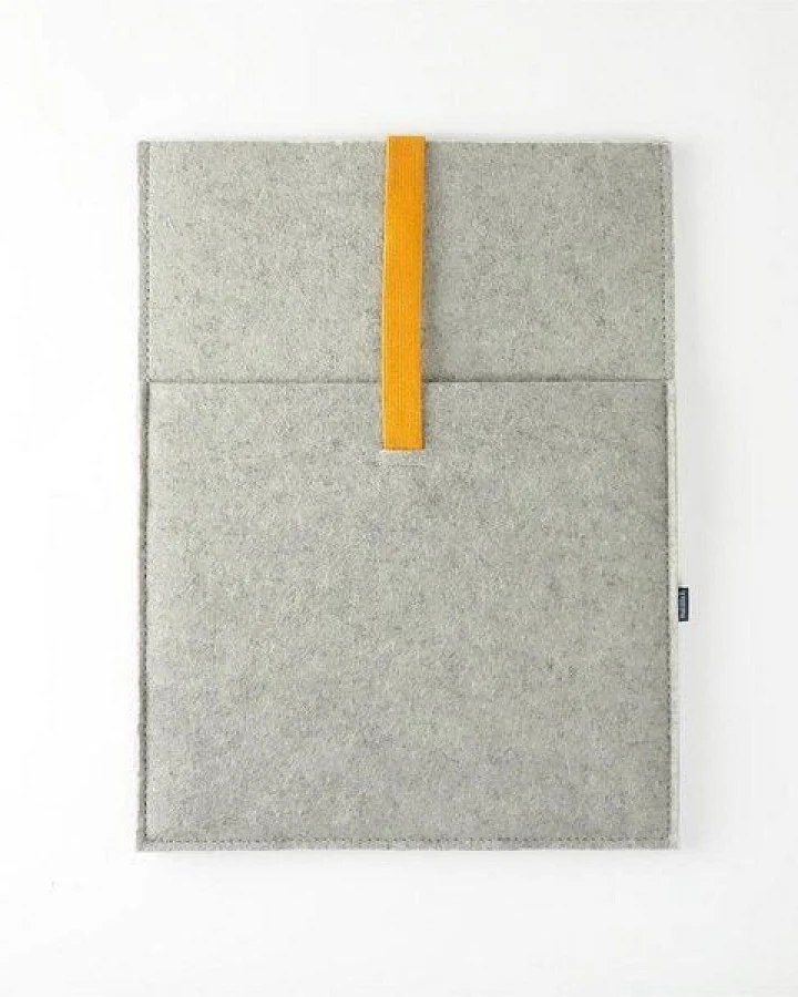 matilda k. manufaktur Minimalistische Laptophülle aus Wollfilz 'max' mit Einsteckfach