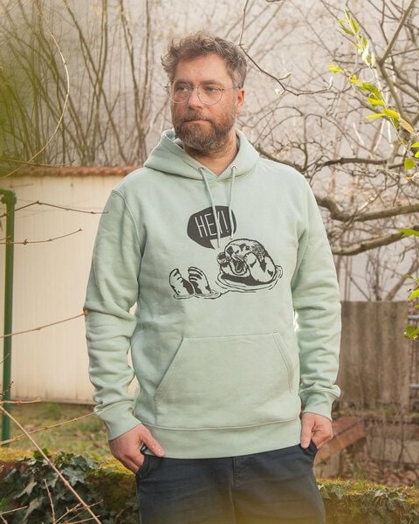 päfjes Hey Oskar Otter - Unisex Fair Wear Hoodie - Aloe – Ansicht 3