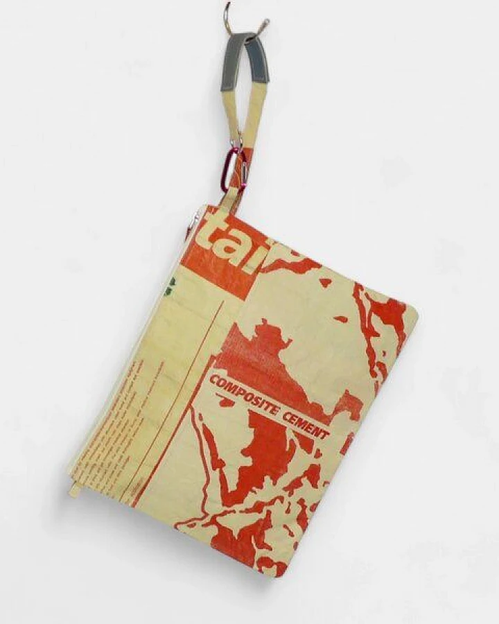 REFISHED fair fashion Täschchen 'BAG-IN-BAG' (XL) - upcycelte Zementsäcke