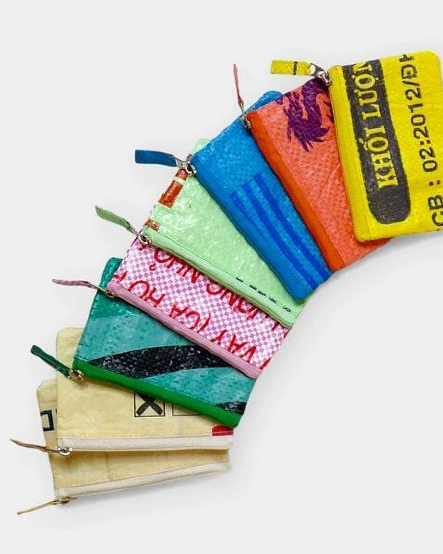 REFISHED fair fashion Börse 'Mini-Zipper' - upcycelte Fischfuttersäcke und Zementsäcke – Ansicht 2