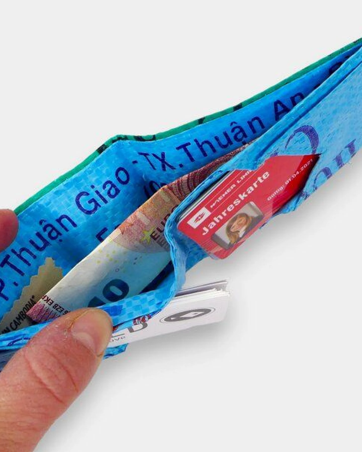 REFISHED fair fashion Börse 'CREDIT WALLET' - upcycelte Fischfuttersäcke – Ansicht 3