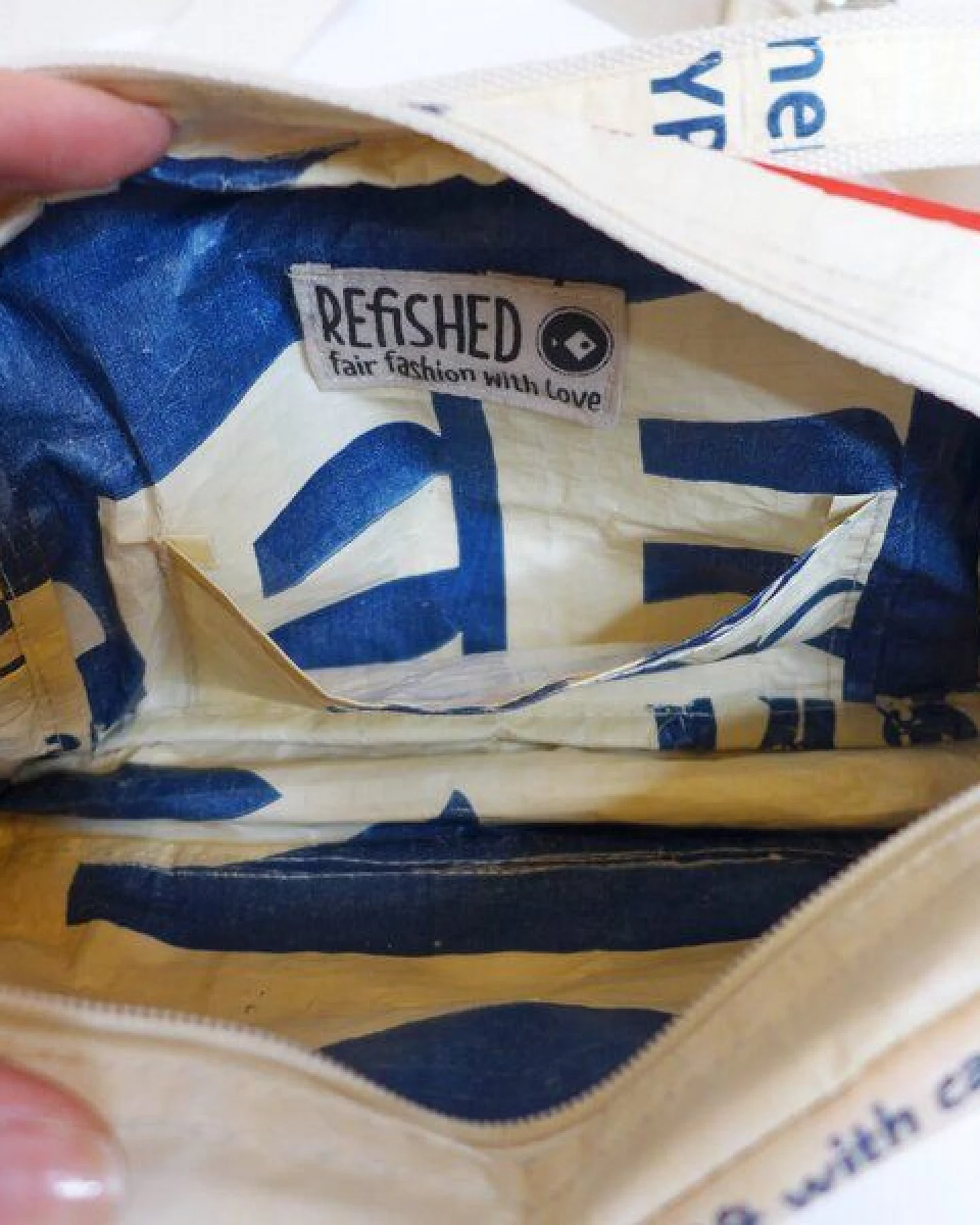 REFISHED fair fashion Bauchtasche 'BUM BAG' - upcycelte Zement- und Fischfuttersäcke – Ansicht 2