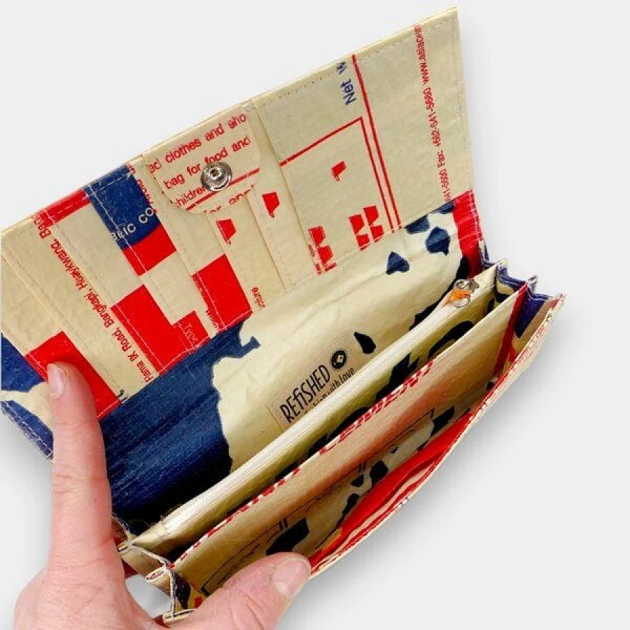 #Cement Beige-Blau-Rot