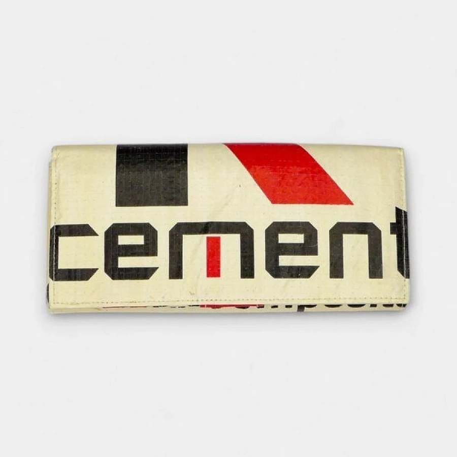#Cement Beige-Schwarz-Rot