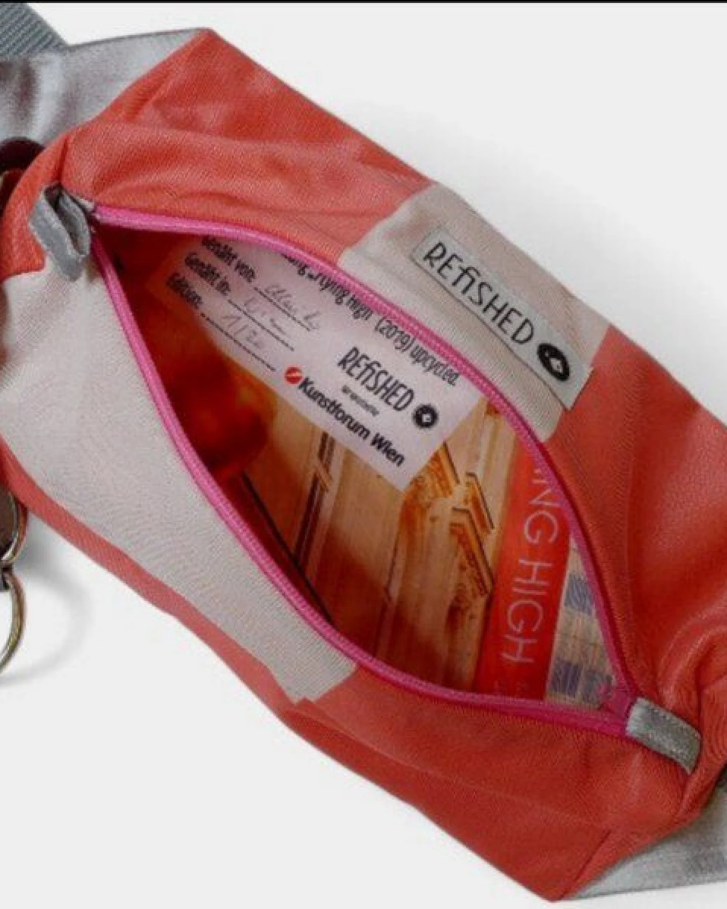 REFISHED fair fashion Bauchtasche 'BUM BAG' - upcycelte Fahnen – Ansicht 2