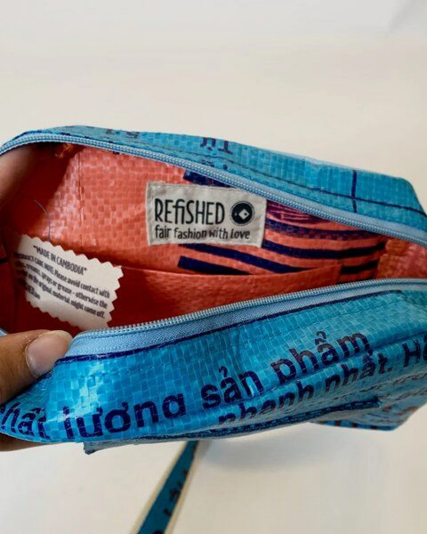 REFISHED fair fashion Bauchtasche 'BUM BAG' - upcycelte Fischfuttersäcke – Ansicht 2