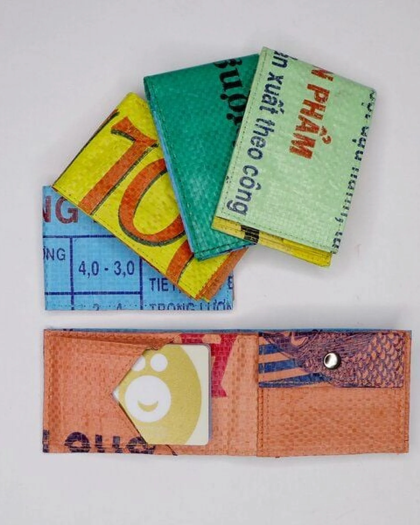 REFISHED fair fashion Börse 'MINI WALLET' - upcycelte Fischfuttersäcke – Ansicht 2