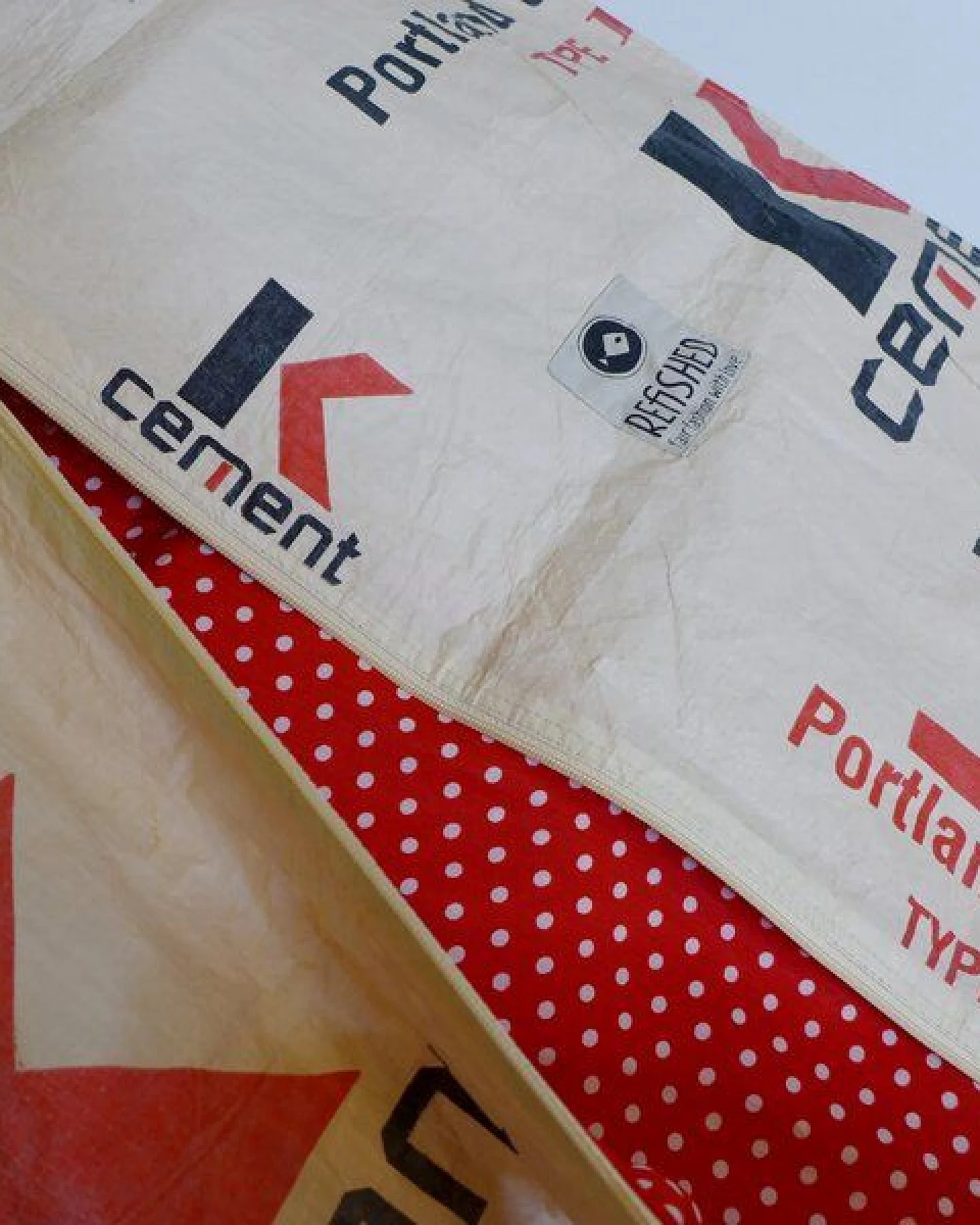 REFISHED fair fashion Kleidersack 'SUIT BAG' - upcycelte Zementsäcke – Ansicht 3