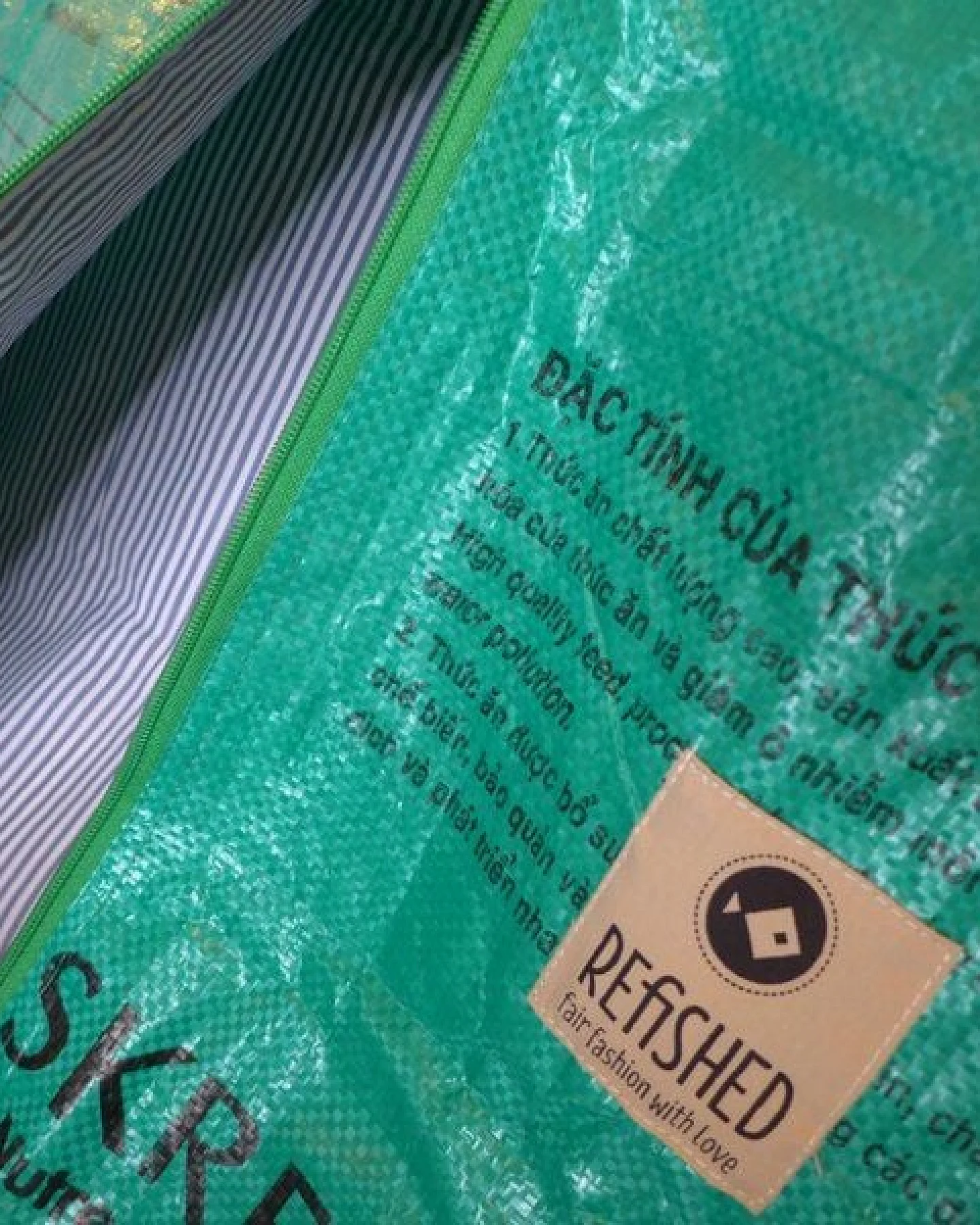 REFISHED fair fashion Kleidersack 'SUIT BAG' - upcycelte Fischfuttersäcke – Ansicht 2