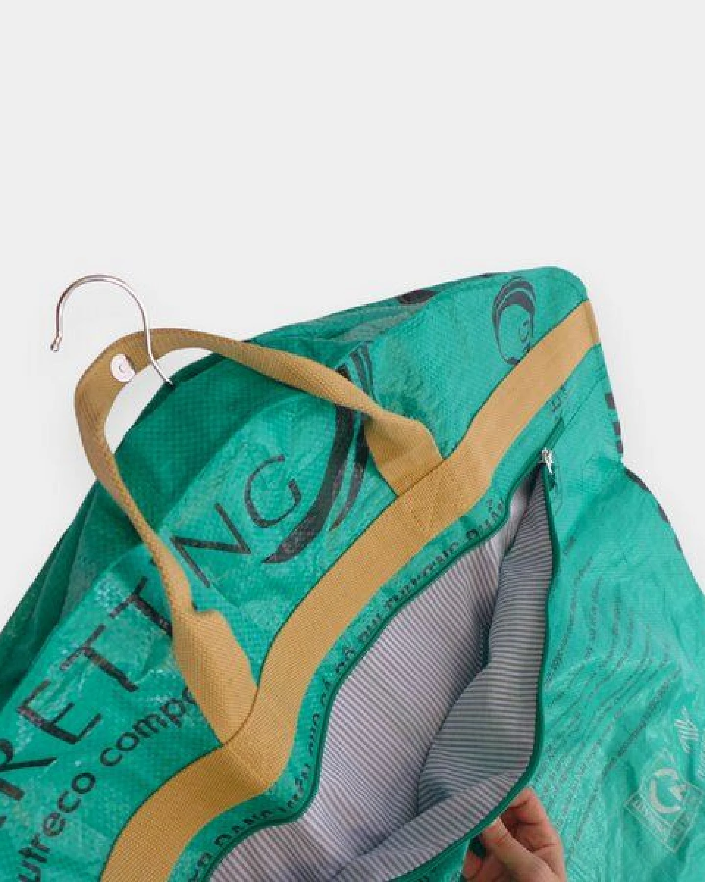 REFISHED fair fashion Kleidersack 'SUIT BAG' - upcycelte Fischfuttersäcke – Ansicht 3