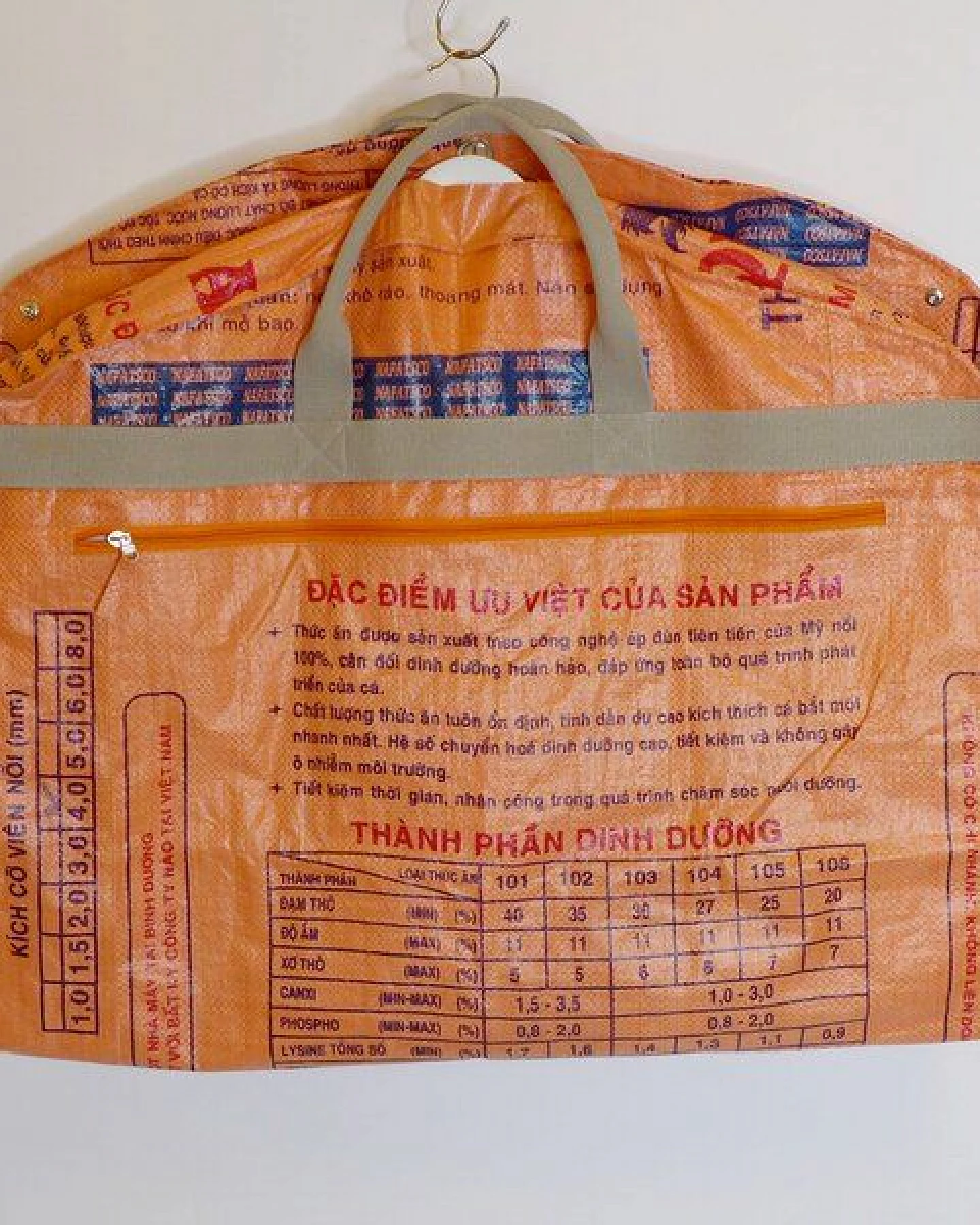 REFISHED fair fashion Kleidersack 'SUIT BAG' - upcycelte Fischfuttersäcke – Ansicht 2