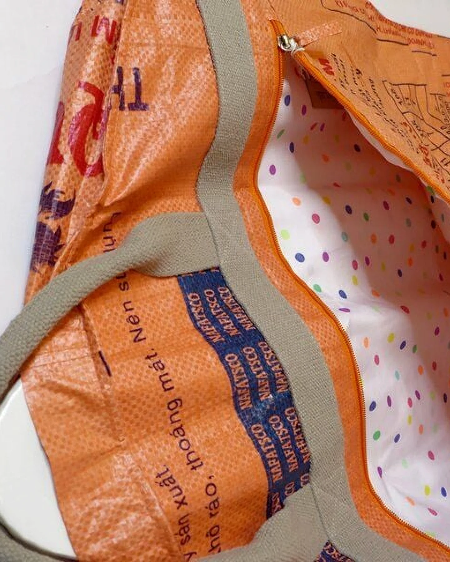 REFISHED fair fashion Kleidersack 'SUIT BAG' - upcycelte Fischfuttersäcke – Ansicht 4