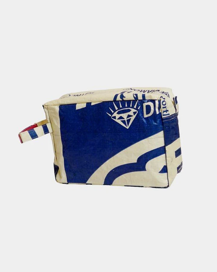 REFISHED fair fashion Necessaire 'WASH ME' - upcycelte Zementsäcke