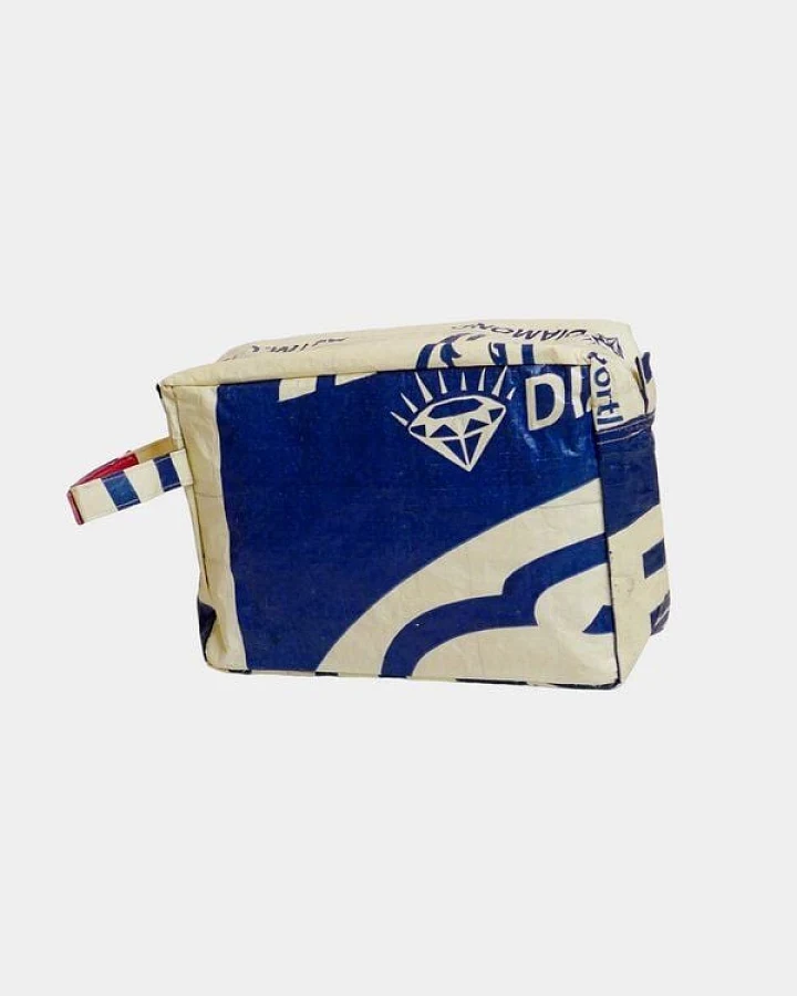 REFISHED fair fashion Necessaire 'WASH ME' - upcycelte Zementsäcke