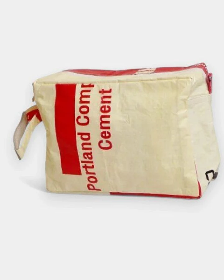 #cement Beige-schwarz-rot