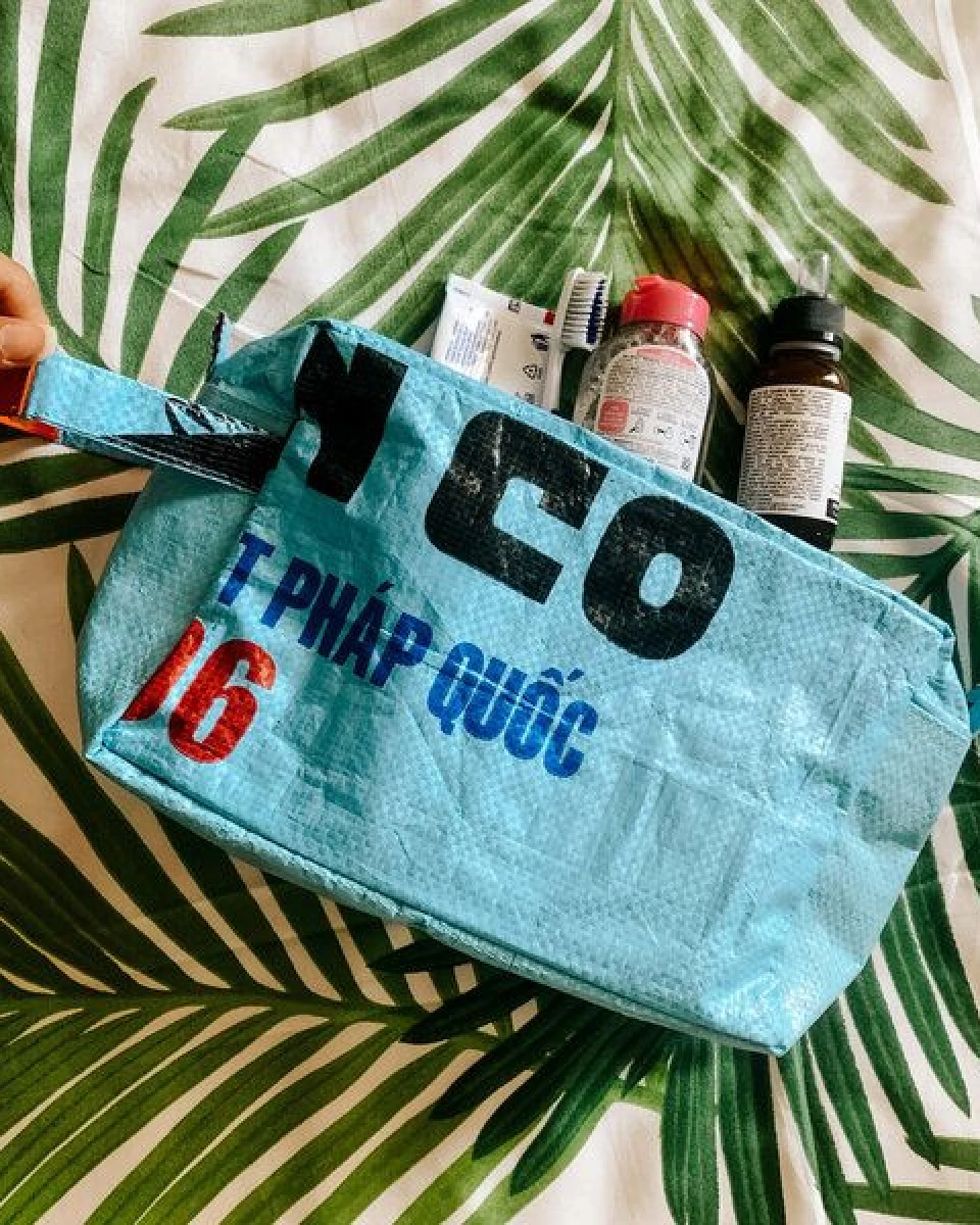 REFISHED fair fashion Necessaire 'WASH ME' - upcycelte Fischfuttersäcke – Ansicht 2