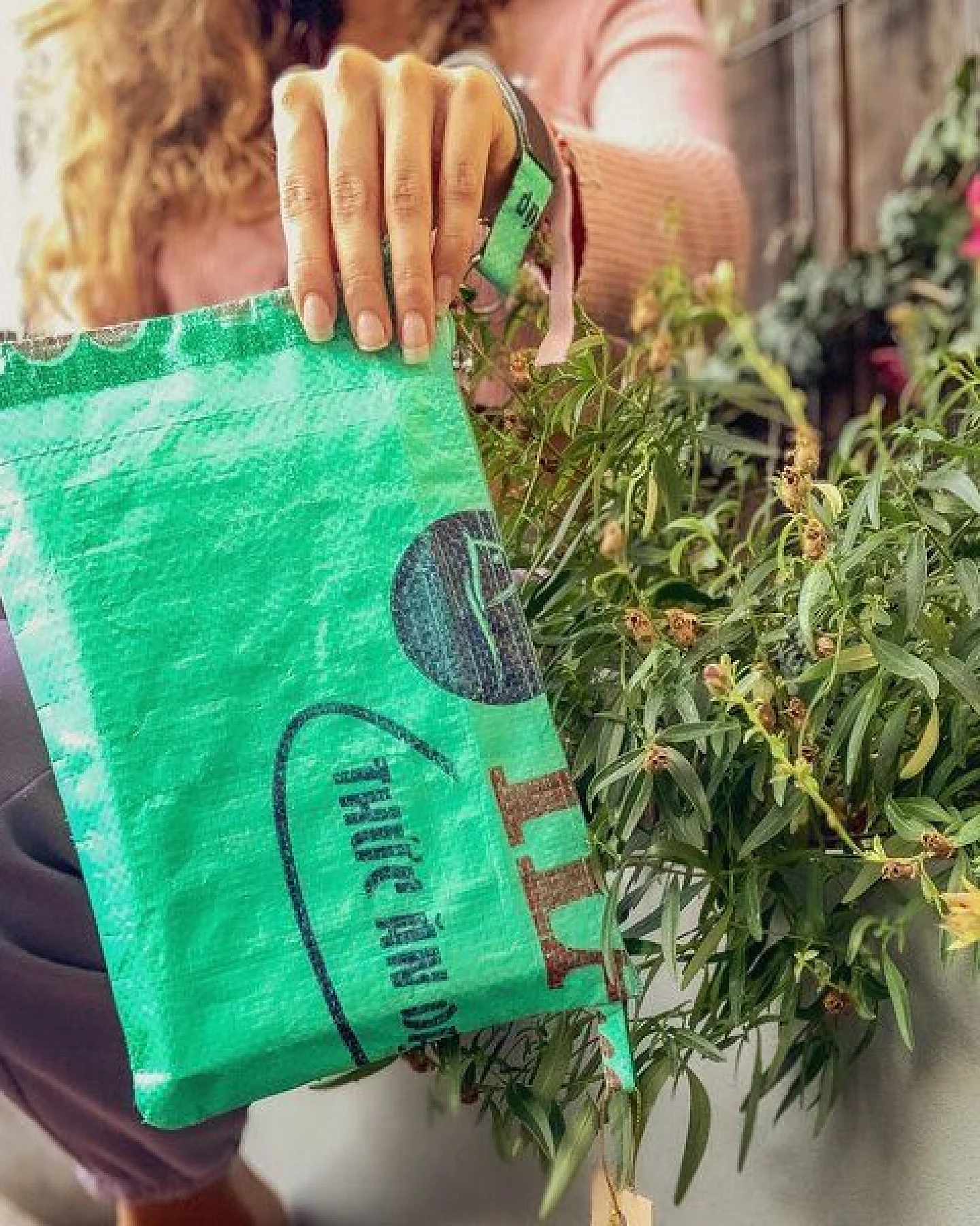 REFISHED fair fashion Täschchen 'BAG-IN-BAG' (S) - upcycelte Fischfuttersäcke – Ansicht 2