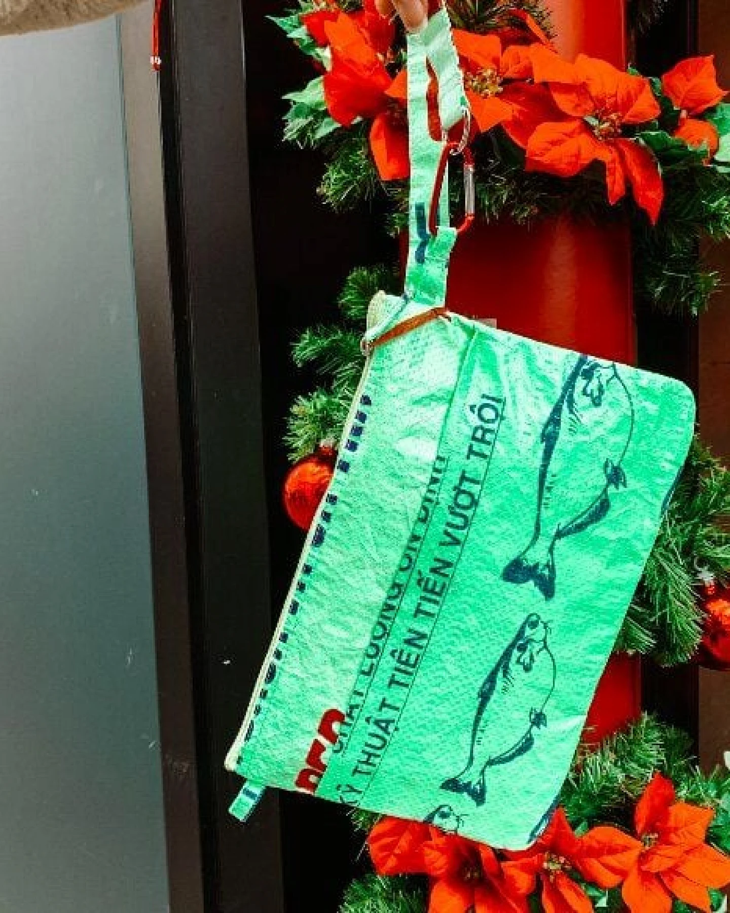 REFISHED fair fashion Täschchen 'BAG-IN-BAG' (S) - upcycelte Fischfuttersäcke – Ansicht 3