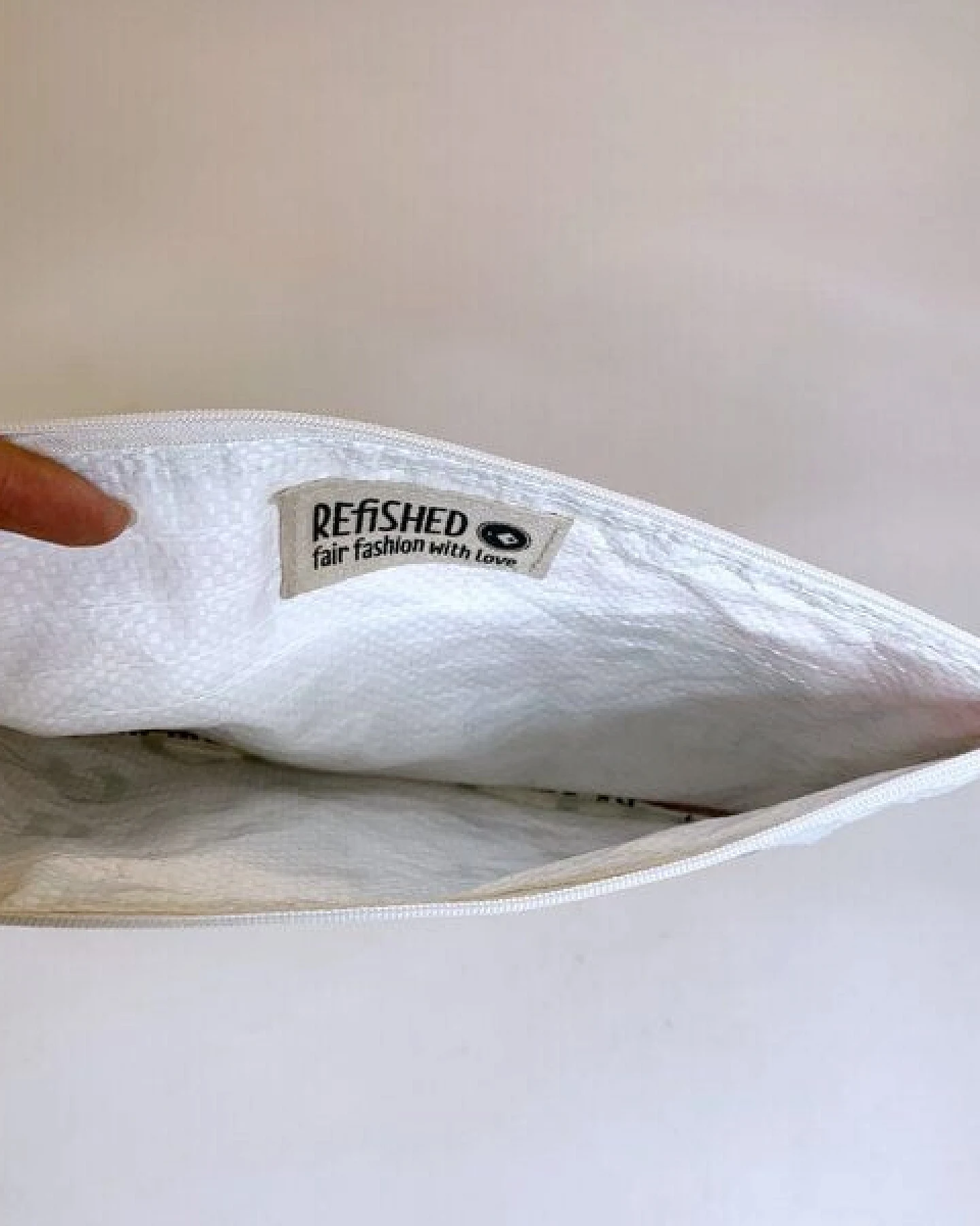 REFISHED fair fashion Täschchen 'BAG-IN-BAG' (S) - upcycelte Fischfuttersäcke – Ansicht 2