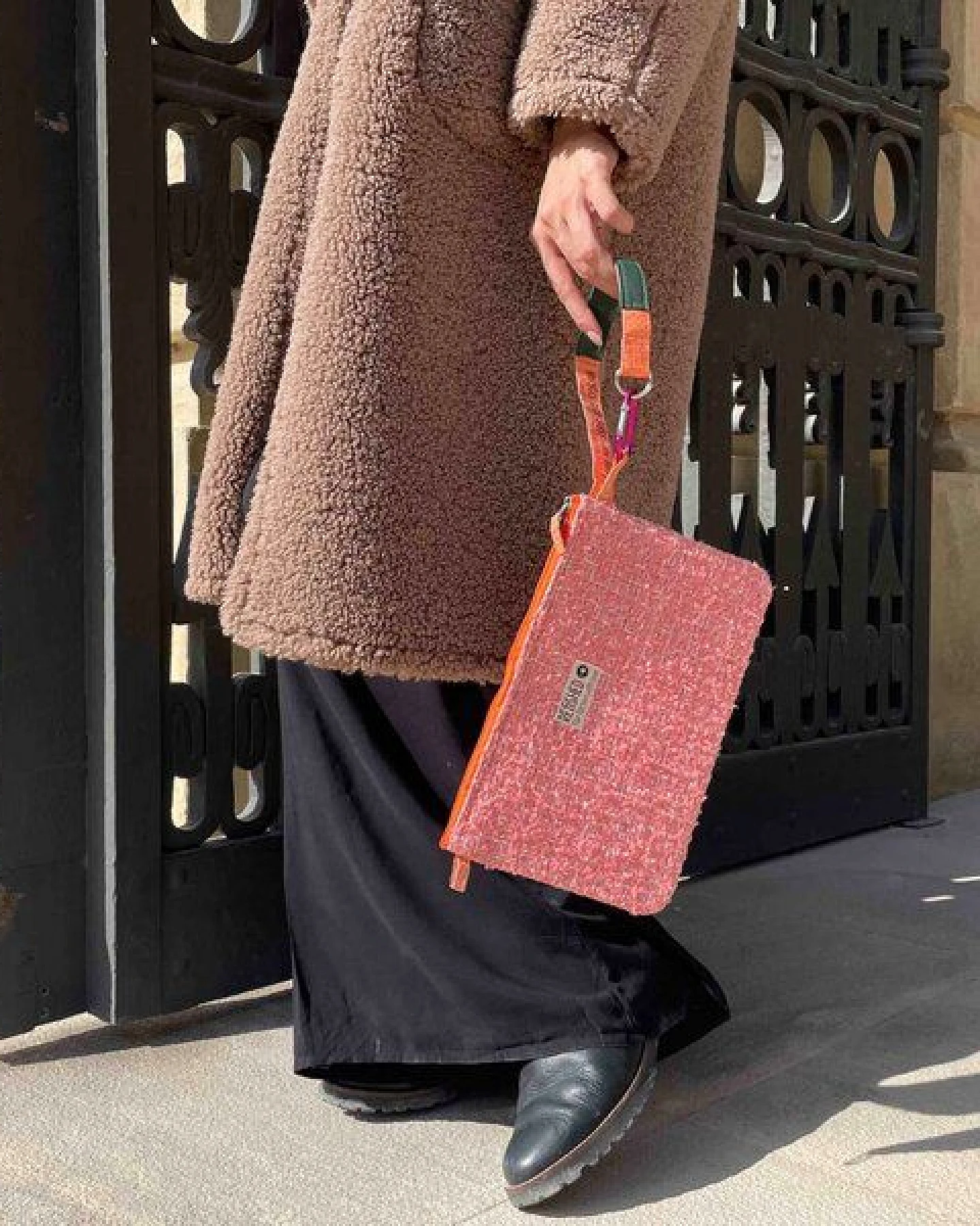 REFISHED fair fashion Täschchen 'BAG-IN-BAG TWEED' (S) - upcycelte Fischfuttersäcke – Ansicht 2