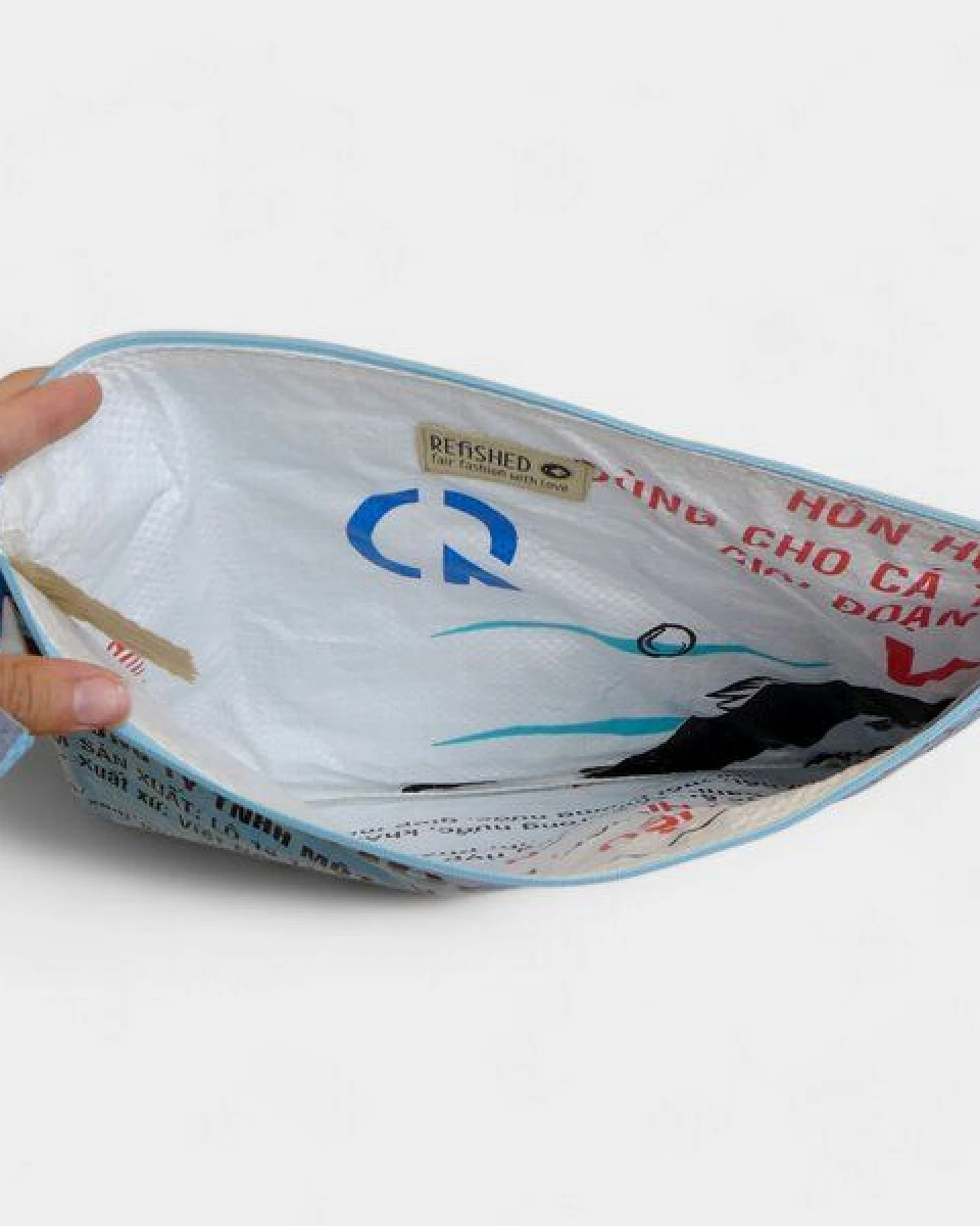 REFISHED fair fashion Täschchen 'BAG-IN-BAG' (XL) - upcycelte Fischfuttersäcke – Ansicht 2