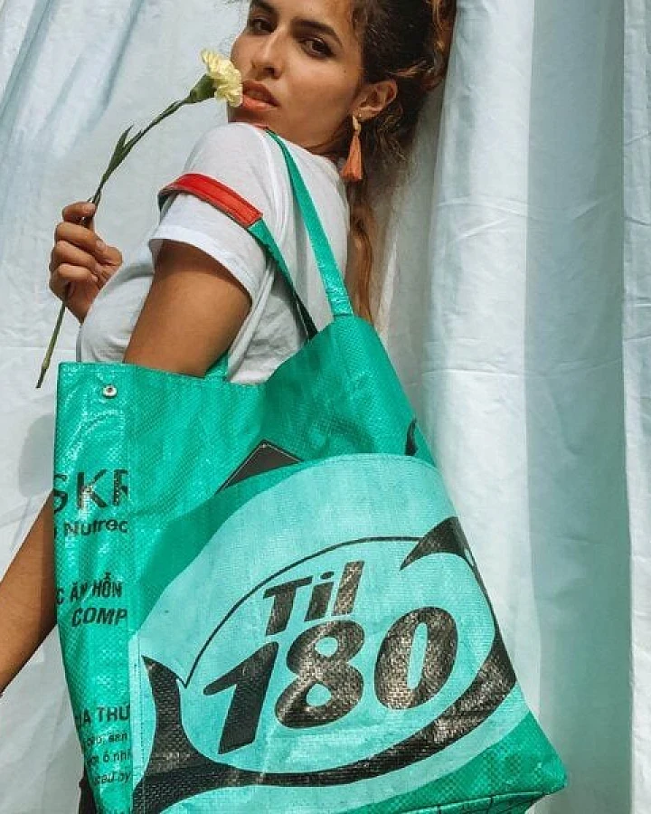 REFISHED fair fashion Tasche 'BUSINESS BAG' - upcycelte Fischfuttersäcke