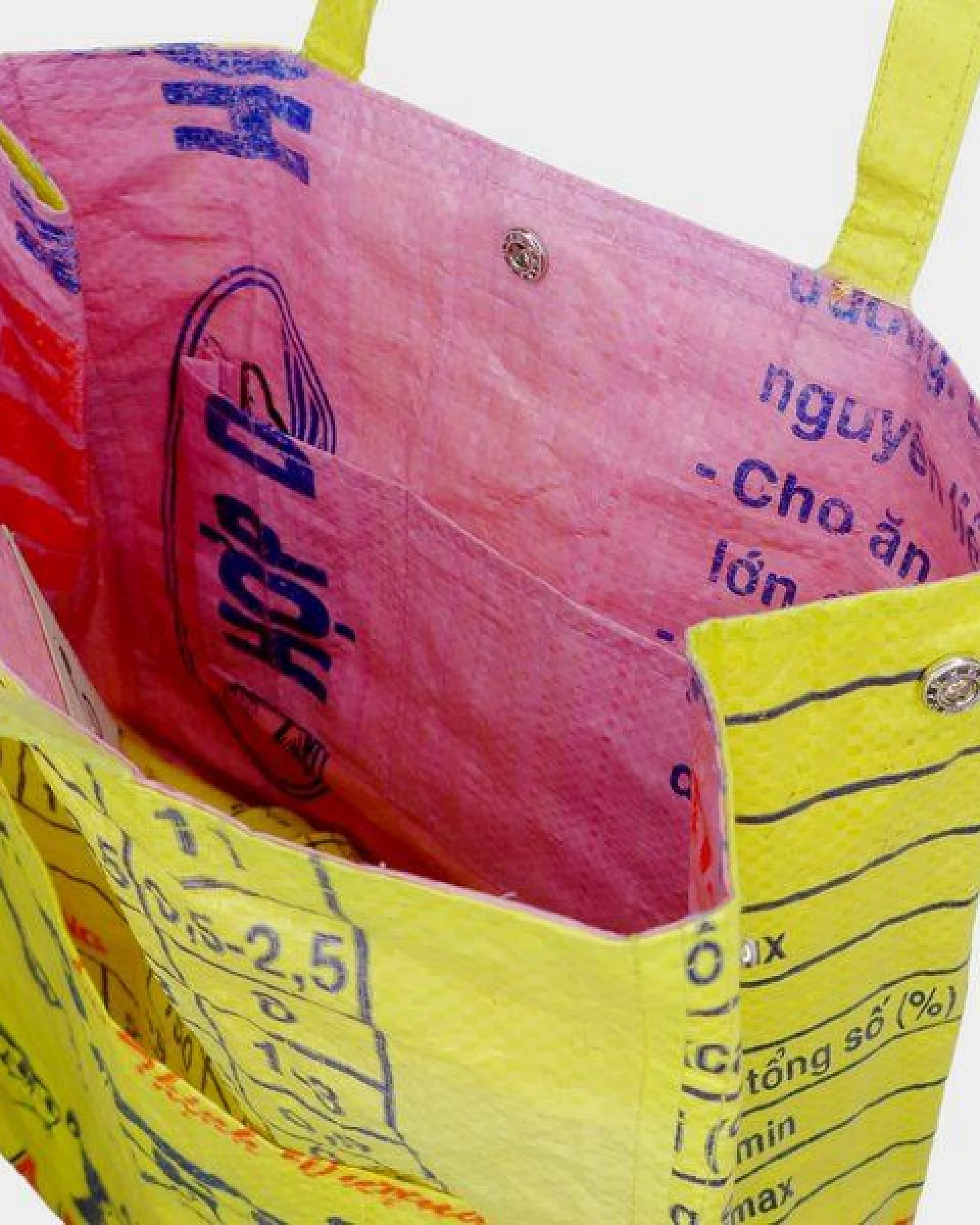 REFISHED fair fashion Tasche 'BUSINESS BAG' - upcycelte Fischfuttersäcke – Ansicht 3