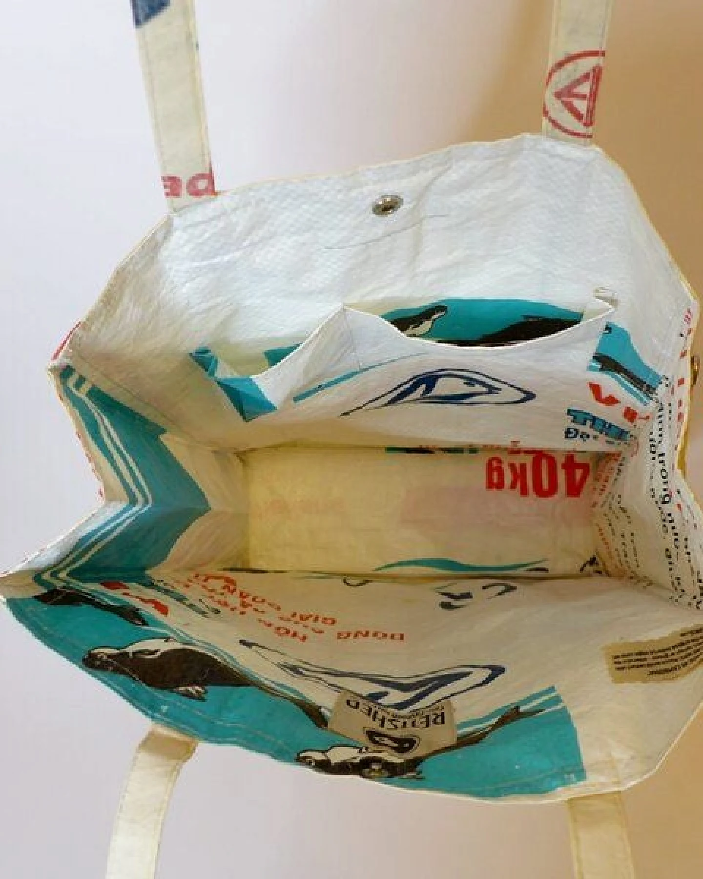 REFISHED fair fashion Tasche 'BUSINESS BAG' - upcycelte Fischfuttersäcke – Ansicht 3