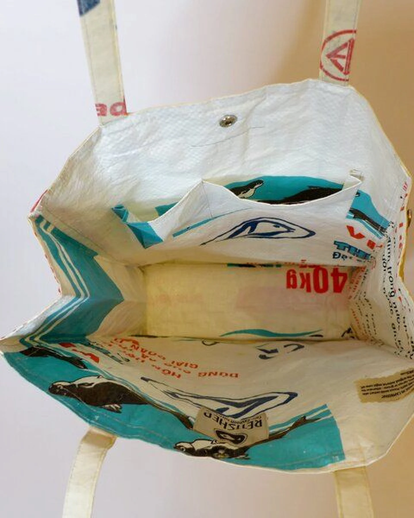 REFISHED fair fashion Tasche 'BUSINESS BAG' - upcycelte Fischfuttersäcke – Ansicht 3