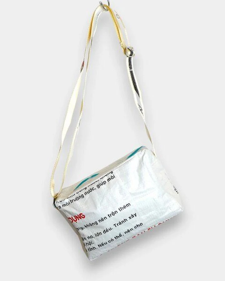 REFISHED fair fashion Tasche 'CROSS BODY' - upcycelte Fischfuttersäcke