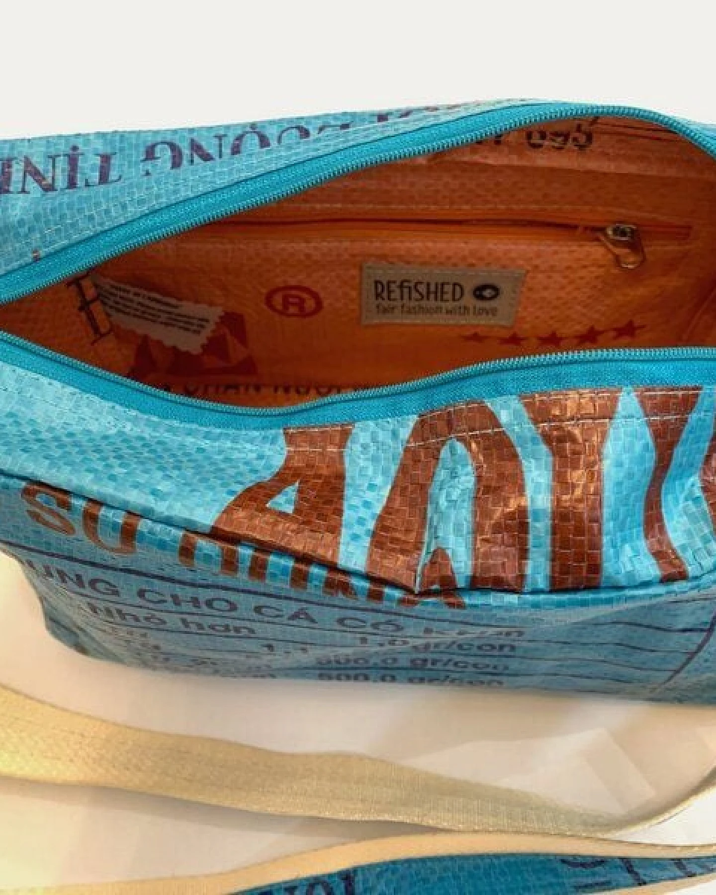 REFISHED fair fashion Tasche 'CROSS BODY' - upcycelte Fischfuttersäcke – Ansicht 3