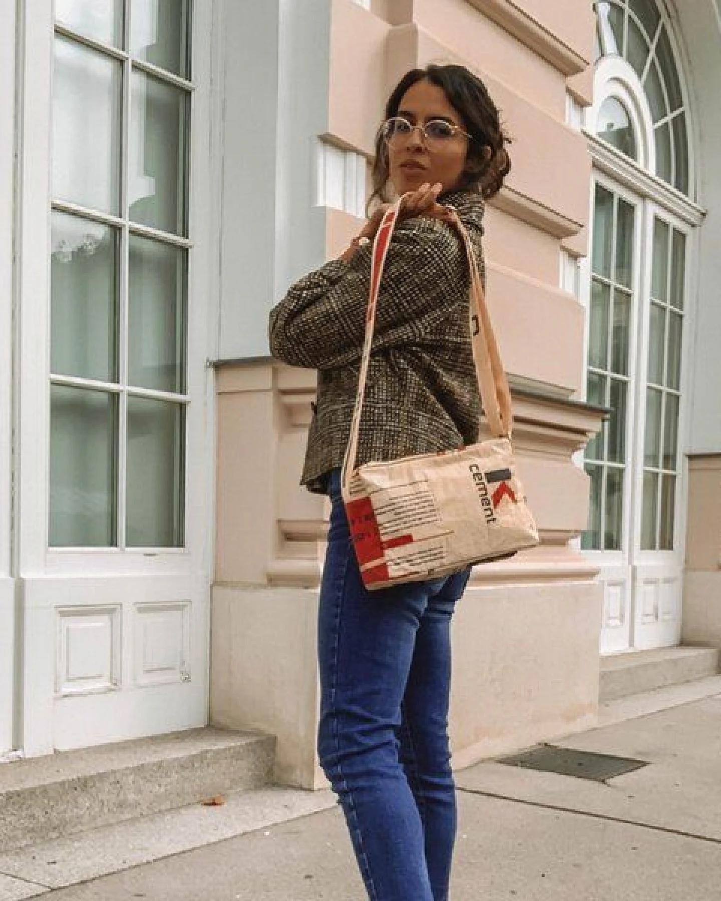 REFISHED fair fashion Tasche 'CROSS BODY' - upcycelte Zementsäcke – Ansicht 3