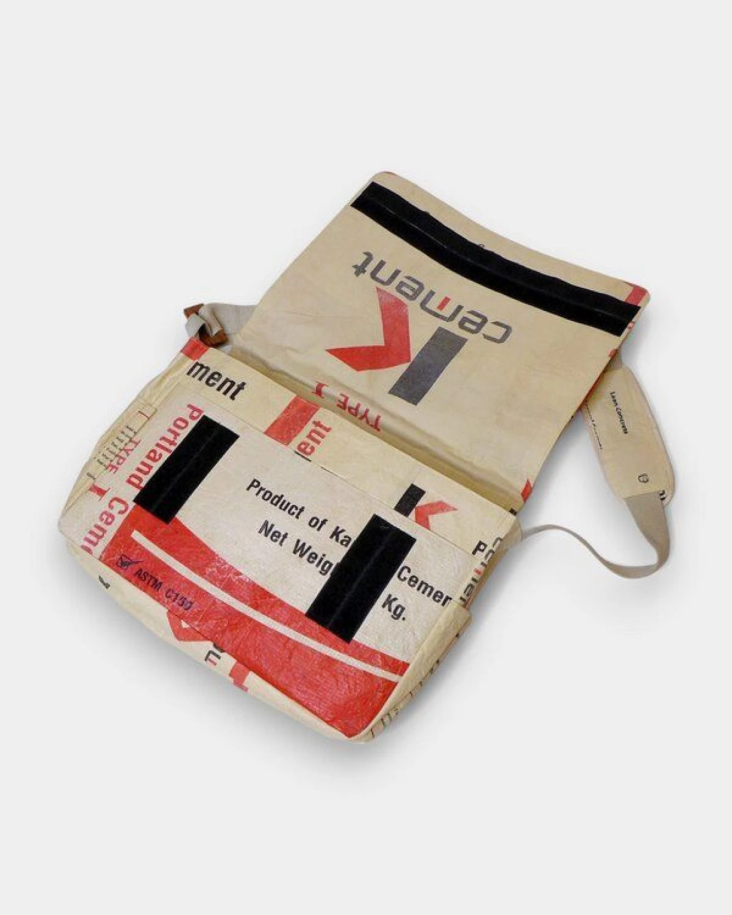 REFISHED fair fashion Tasche 'MESSENGER BAG' - upcycelte Zementsäcke – Ansicht 2