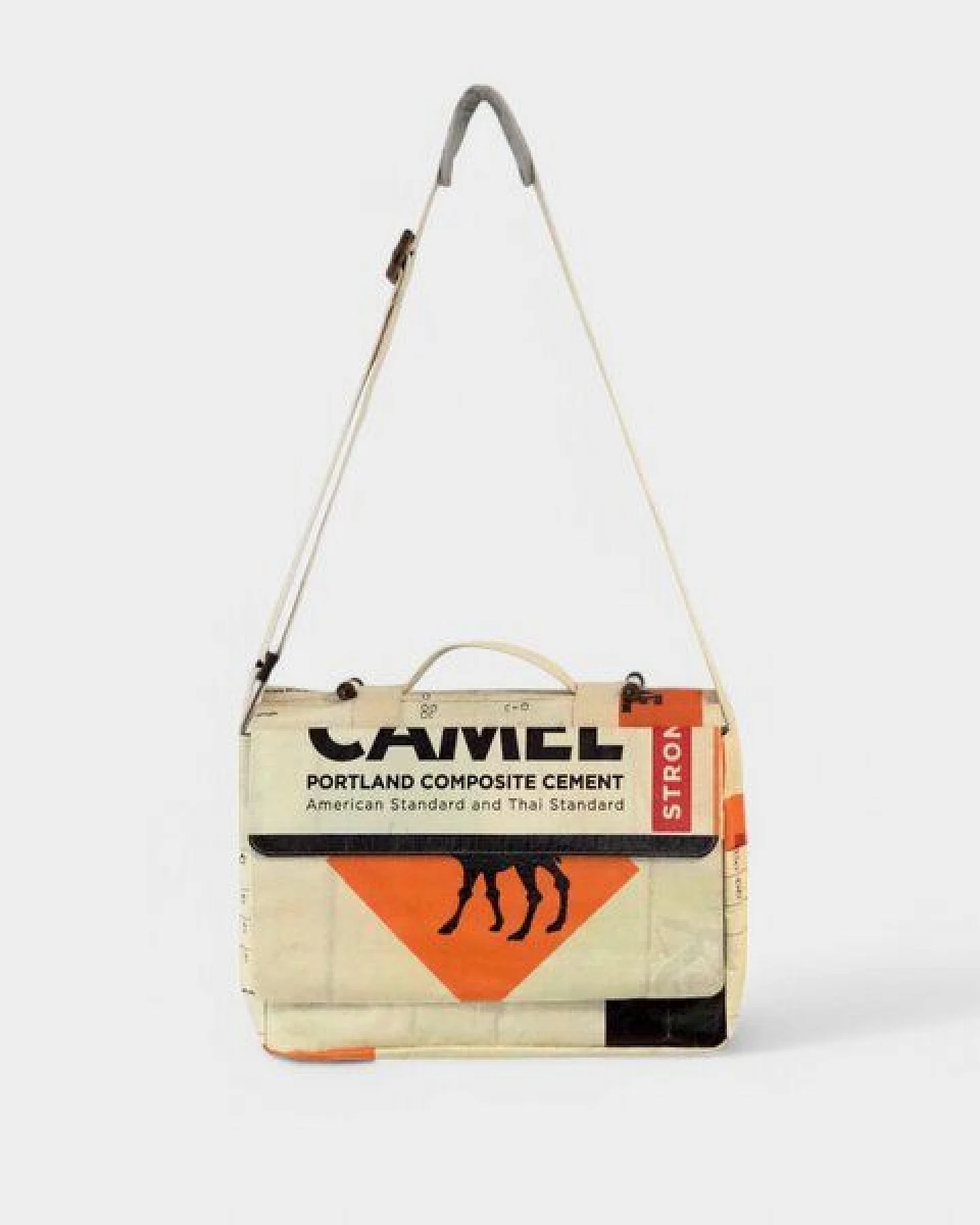 REFISHED fair fashion Tasche 'MESSENGER BAG' - upcycelte Zementsäcke – Ansicht 2