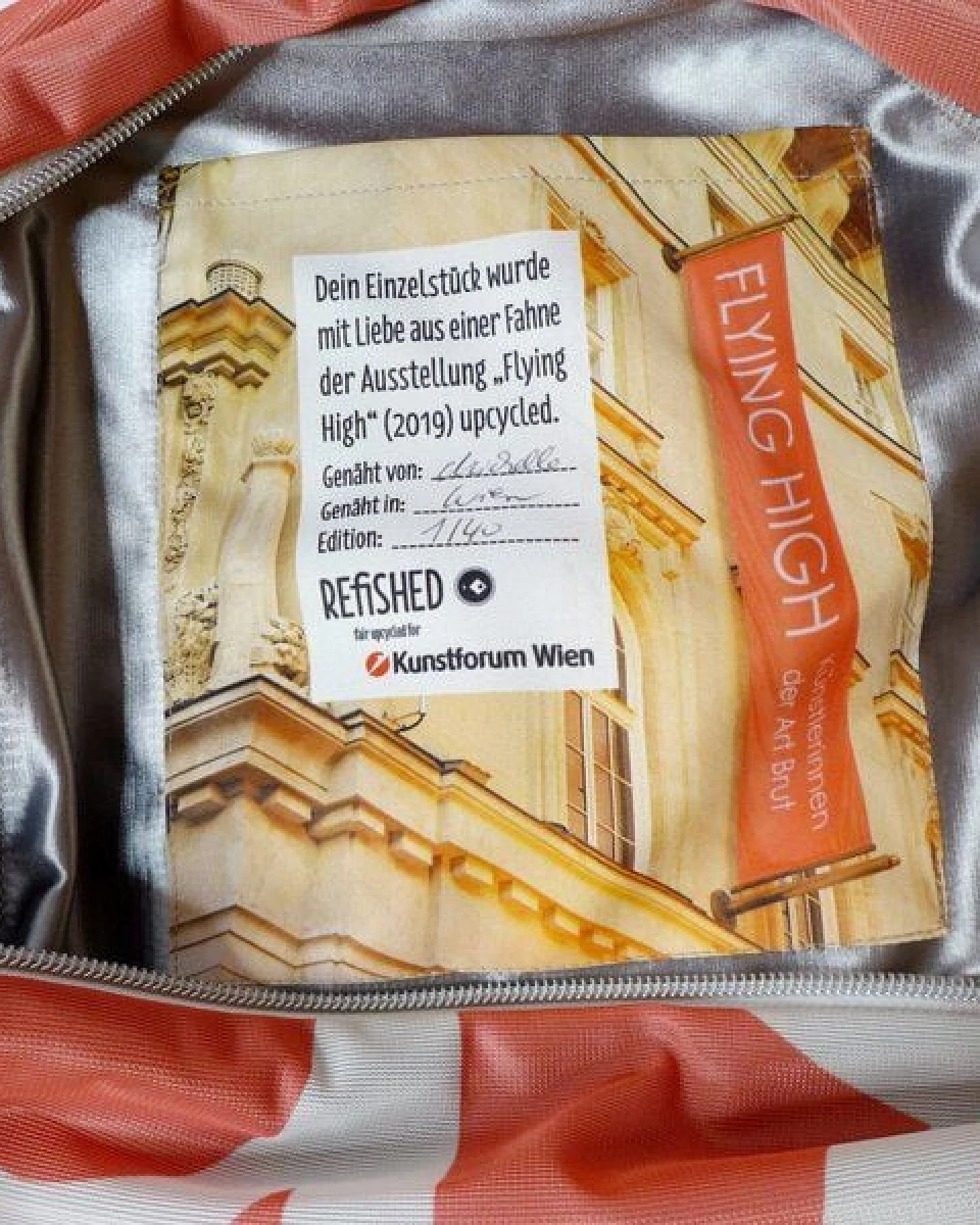 REFISHED fair fashion Tasche 'SPORTY BAG' - upcycelte Fahnen – Ansicht 3