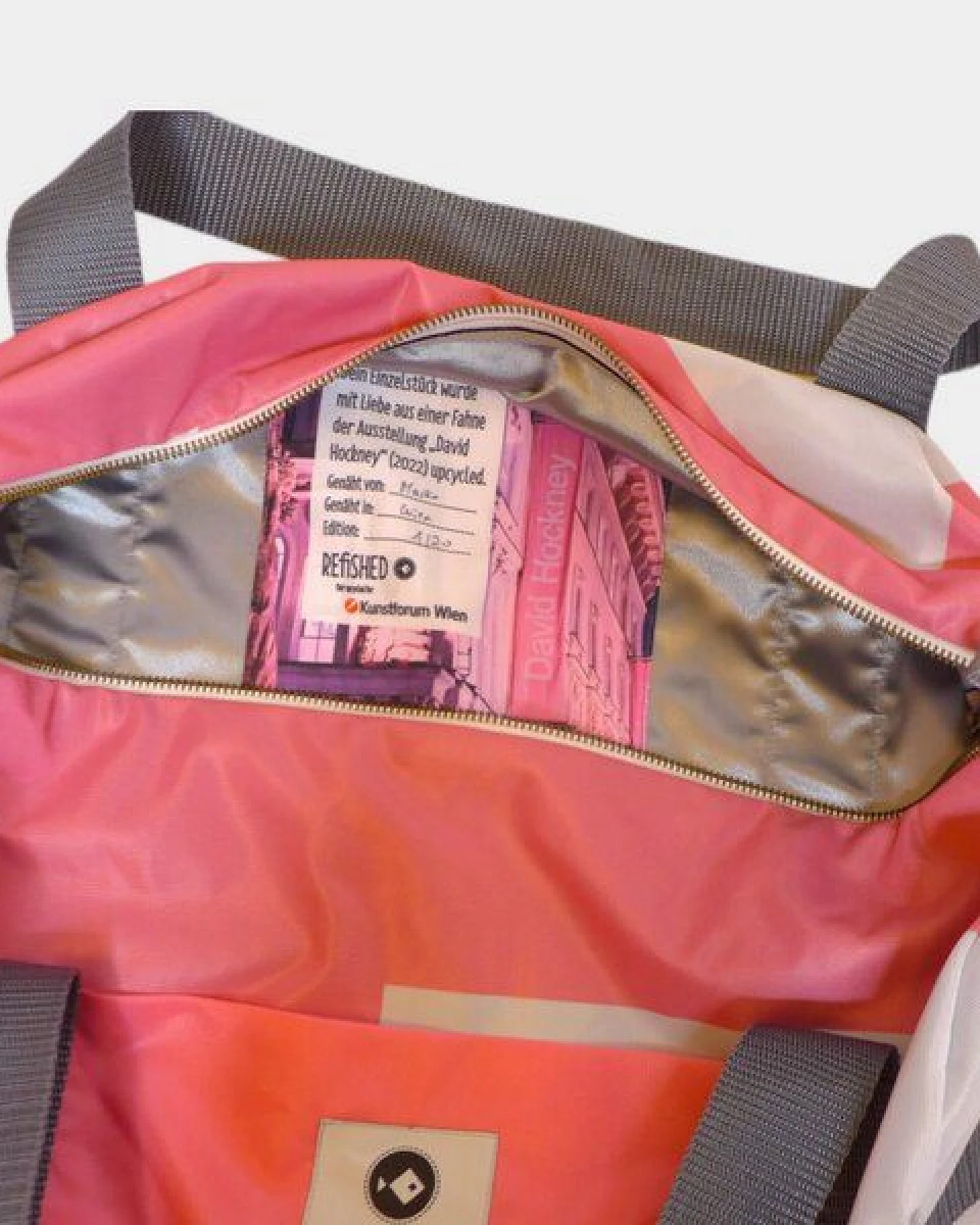REFISHED fair fashion Tasche 'SPORTY BAG' - upcycelte Fahnen – Ansicht 2